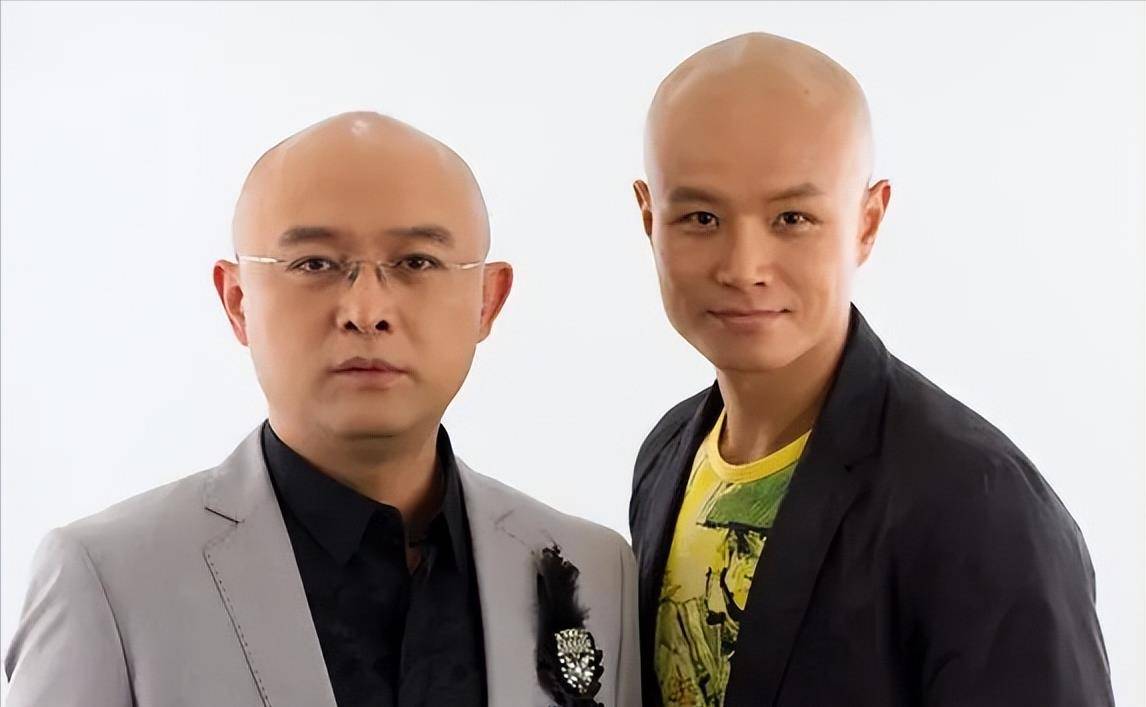 个人社交平台上,"含沙射影"的小作文,都在无声的诉说着,乐嘉是多么的