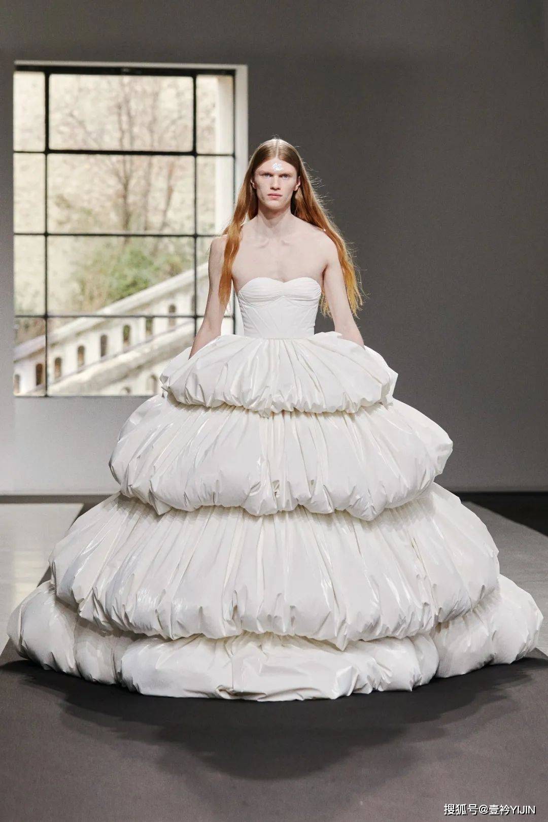 首秀 | 如果舞会在冬季,你可能需要一件"羽绒晚礼服"_陈鹏_系列_传统