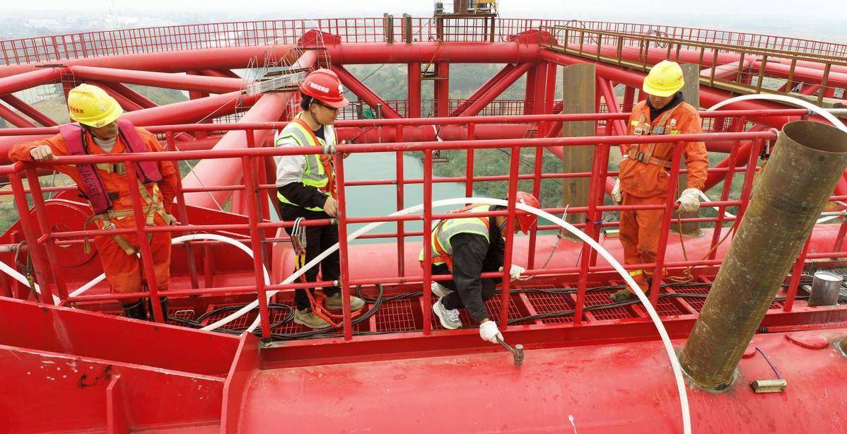 广西路建集团正龙红水河特大桥完成拱肋主弦管管内混凝土灌注_施工