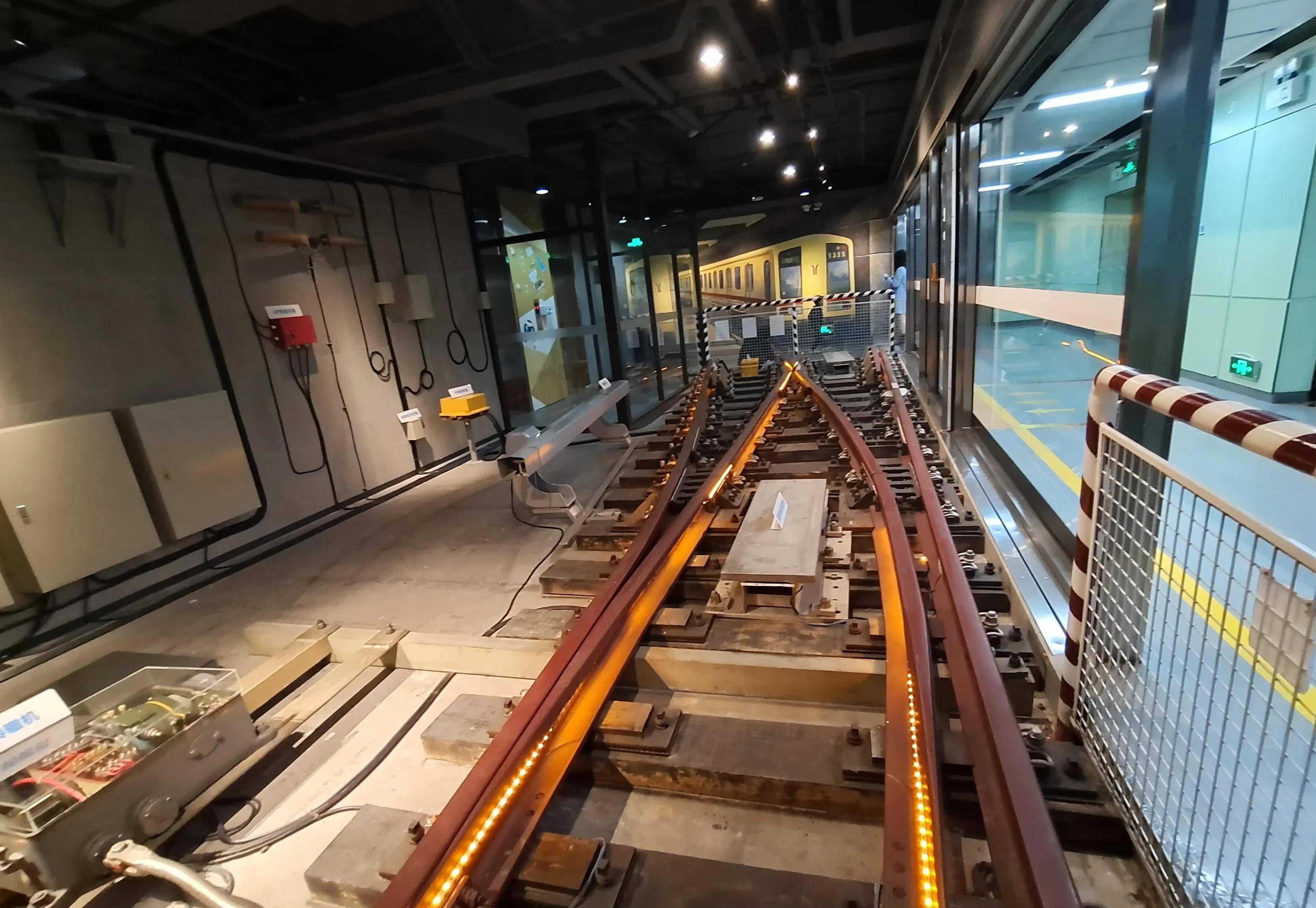 广州地铁博物馆,现代化的科普基地,干净明亮有趣_什么_运营_岩石