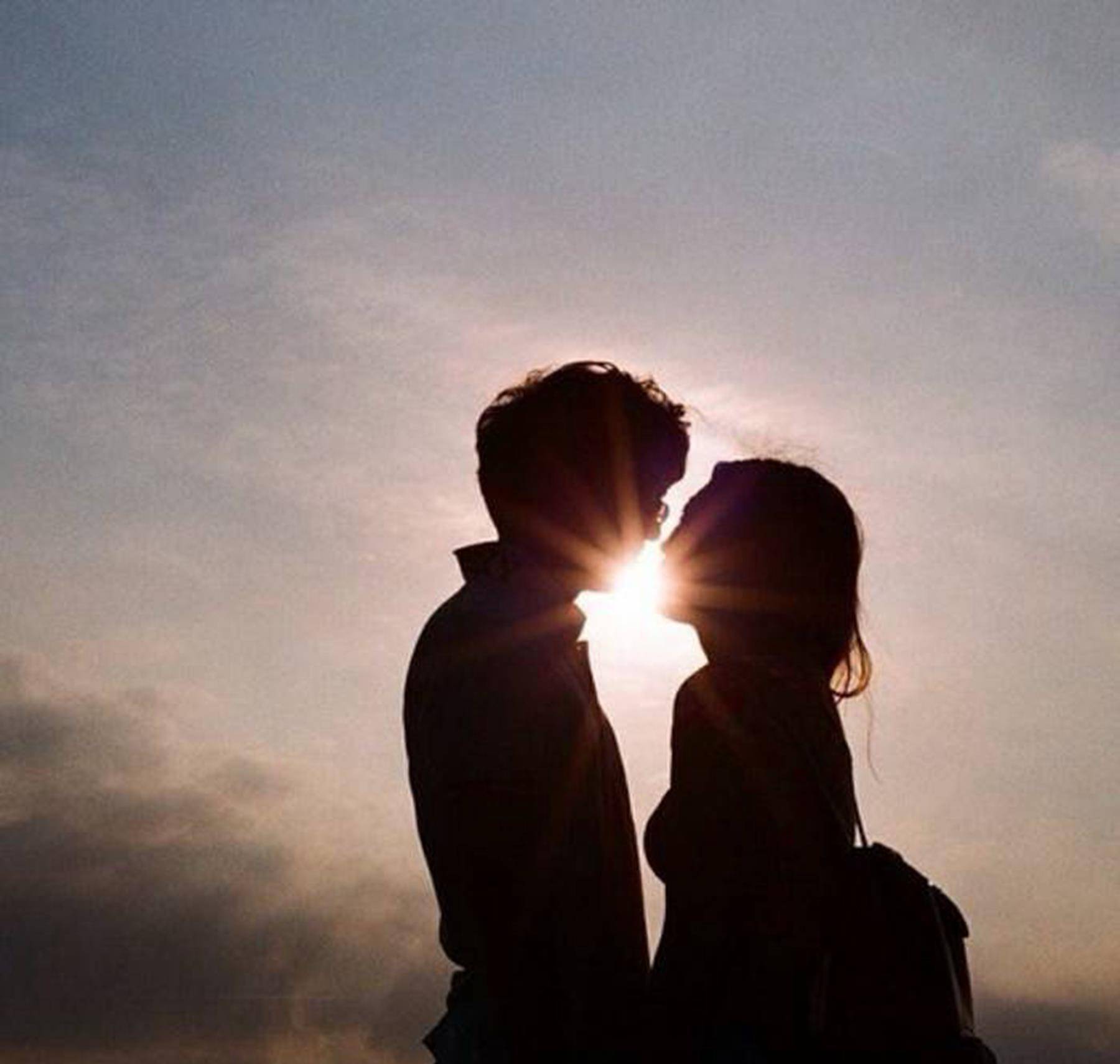 当初男方并不喜欢小丽,但是她却一直坚持,最后两人走到了一起.