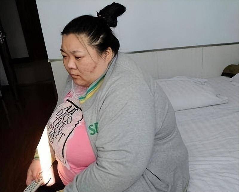 可让父亲没想到的是,家里竟出了"内奸",他的妻子偷偷将户口本交给儿子