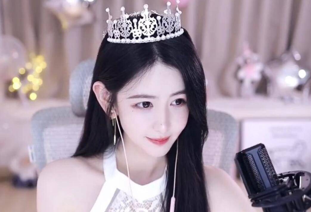 王思聪前女友和斗鱼神豪官宣在一起,豪刷30万拿下女主播_礼物_直播间