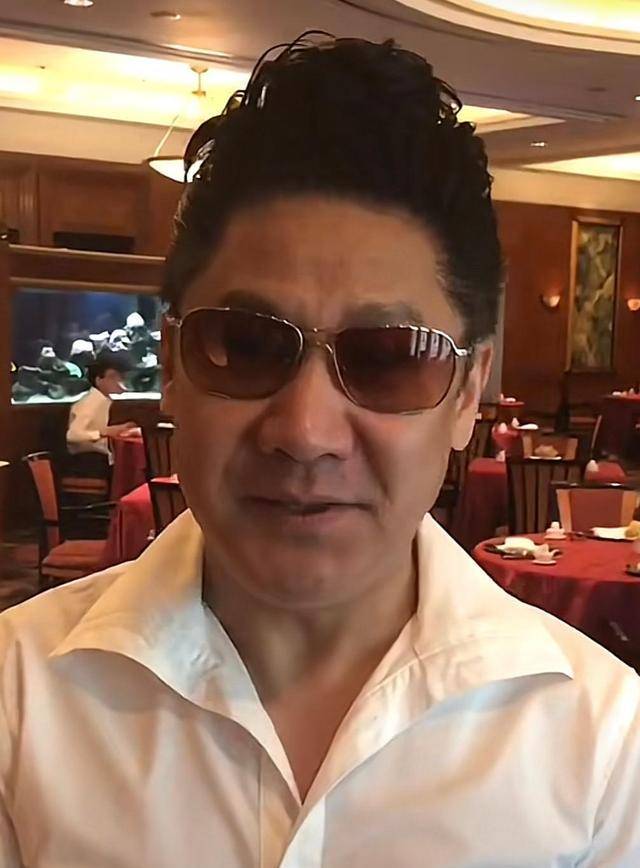 毛威对外依旧称自己是东视主持人,曾因酒驾而离开主持舞台_卫视_节目