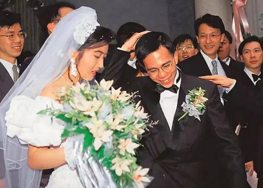 朱玲玲的大遗憾,不是霍启山至今单身,而是她晚了30年嫁给罗康瑞