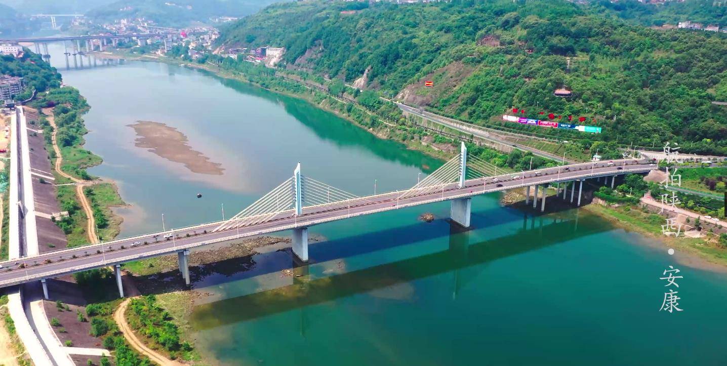 主要点亮的建筑有三座汉江大桥,安澜楼,滨江大道,安康博物馆,西城阁等