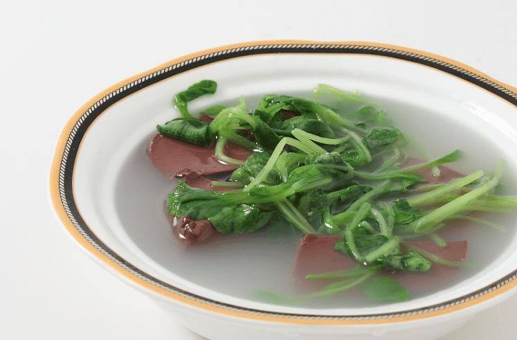 猪血有血豆腐之说.猪血不仅可以炒,还可以煮.