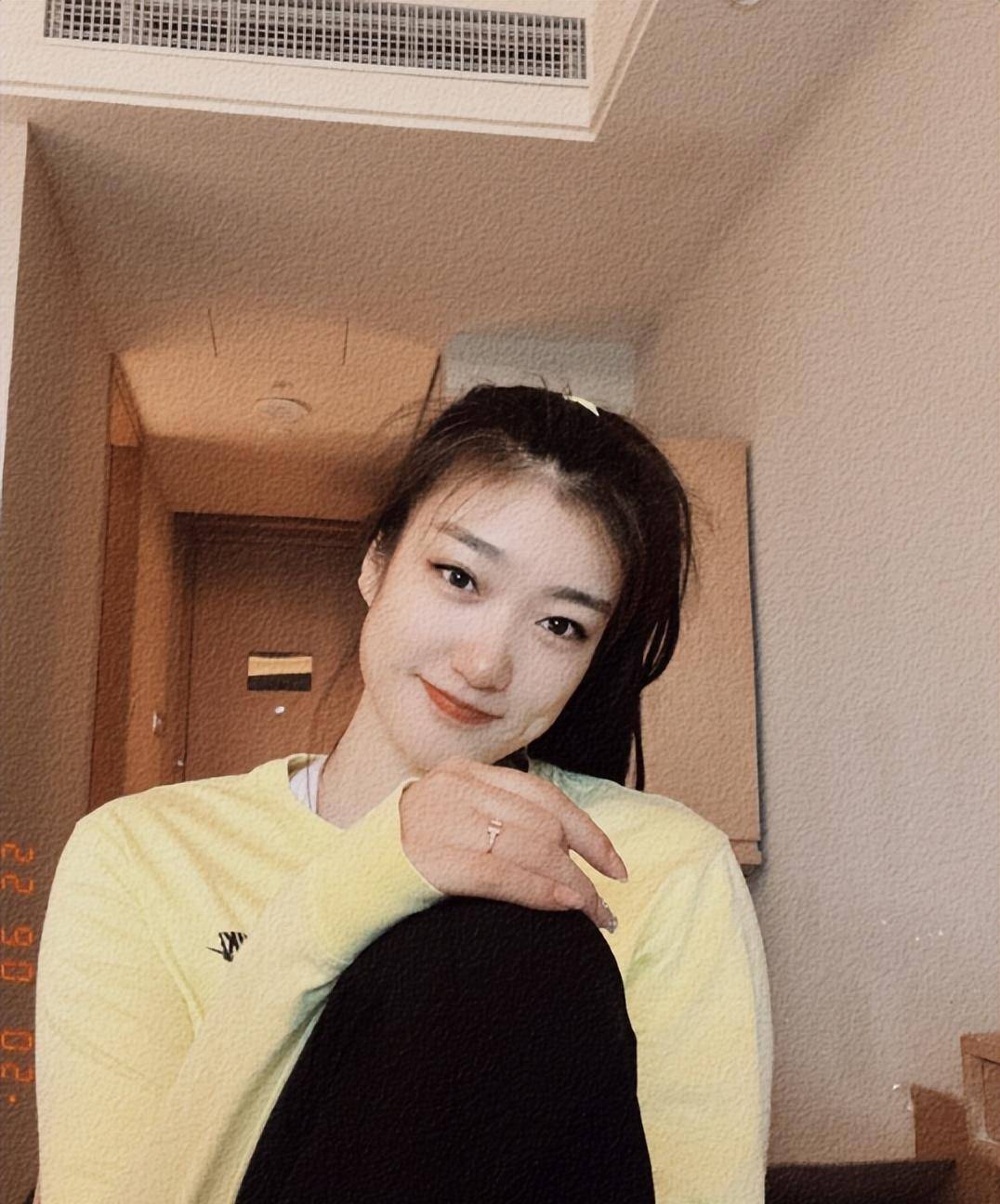 通过30张生活照,了解女篮一姐李梦,真的很美_姐姐_身高_比赛