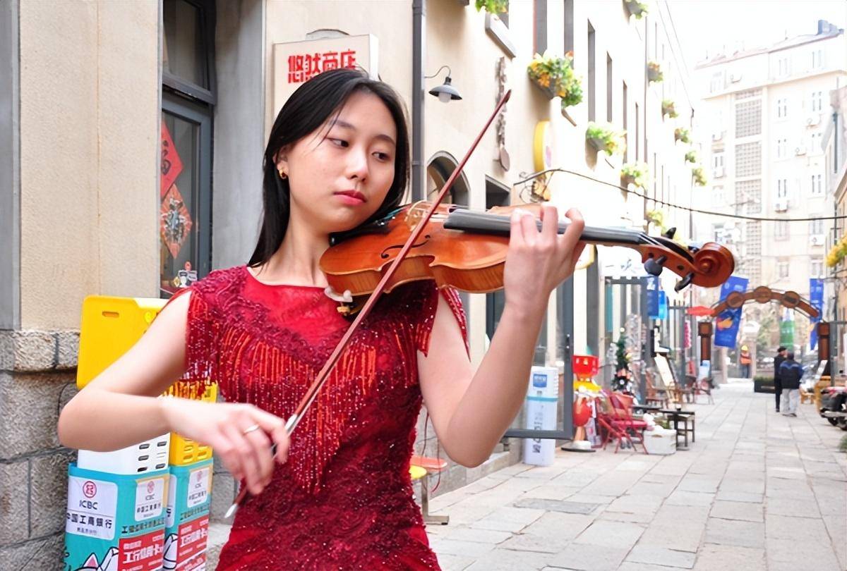 "青青之岛,爱乐之城"第四场小提琴快闪活动精彩上演_青岛_音乐_演出