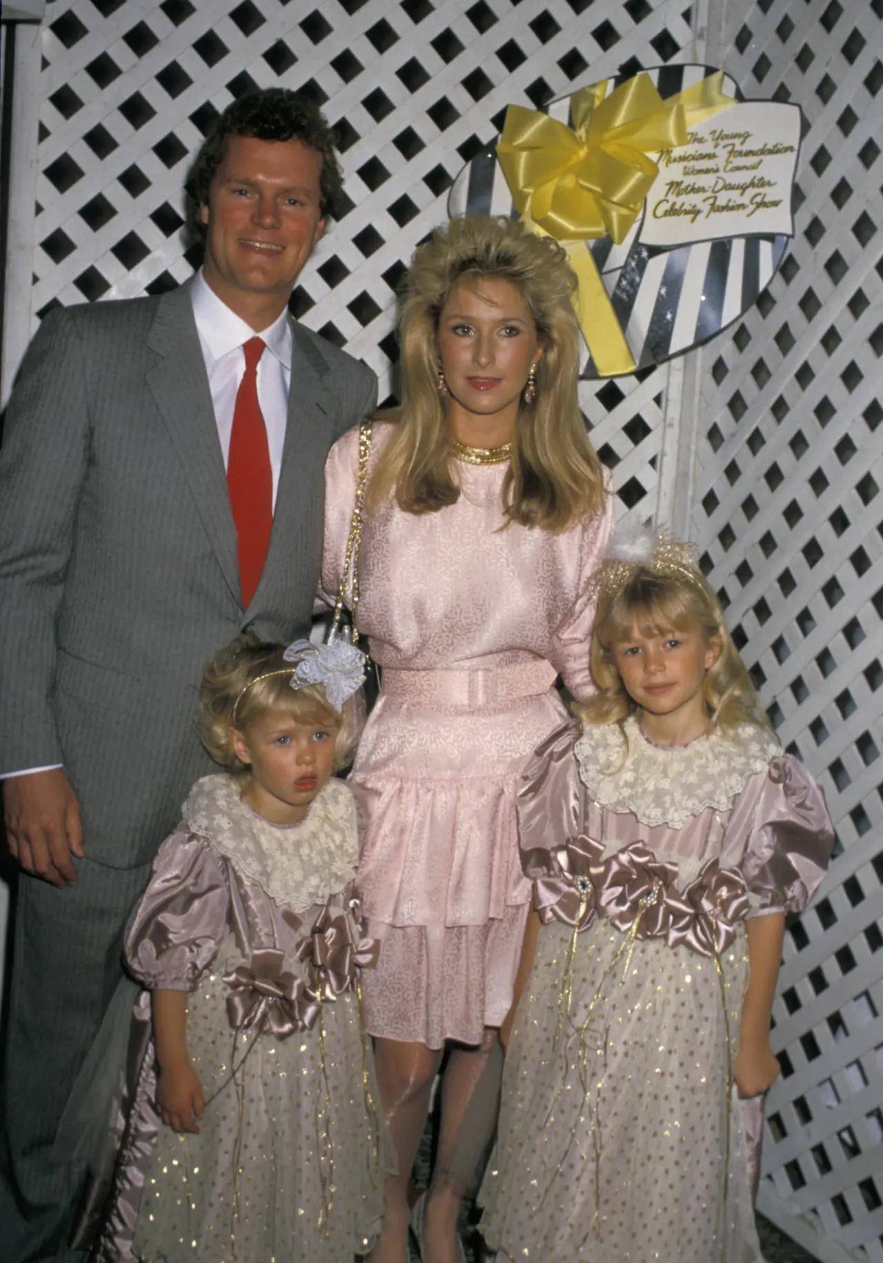 帕里斯-希尔顿的亿万富翁生活的黑暗和悲惨的一面_萨洛蒙_录像带_父母