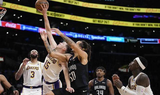 哈登和特雷杨是当今nba顶级的造犯规高手.