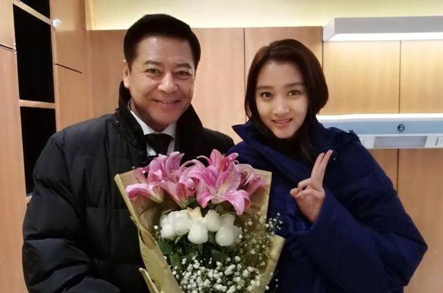 他是80后的童年回忆,出道41年不温不火,64岁却与关晓彤"互动"_颜世魁