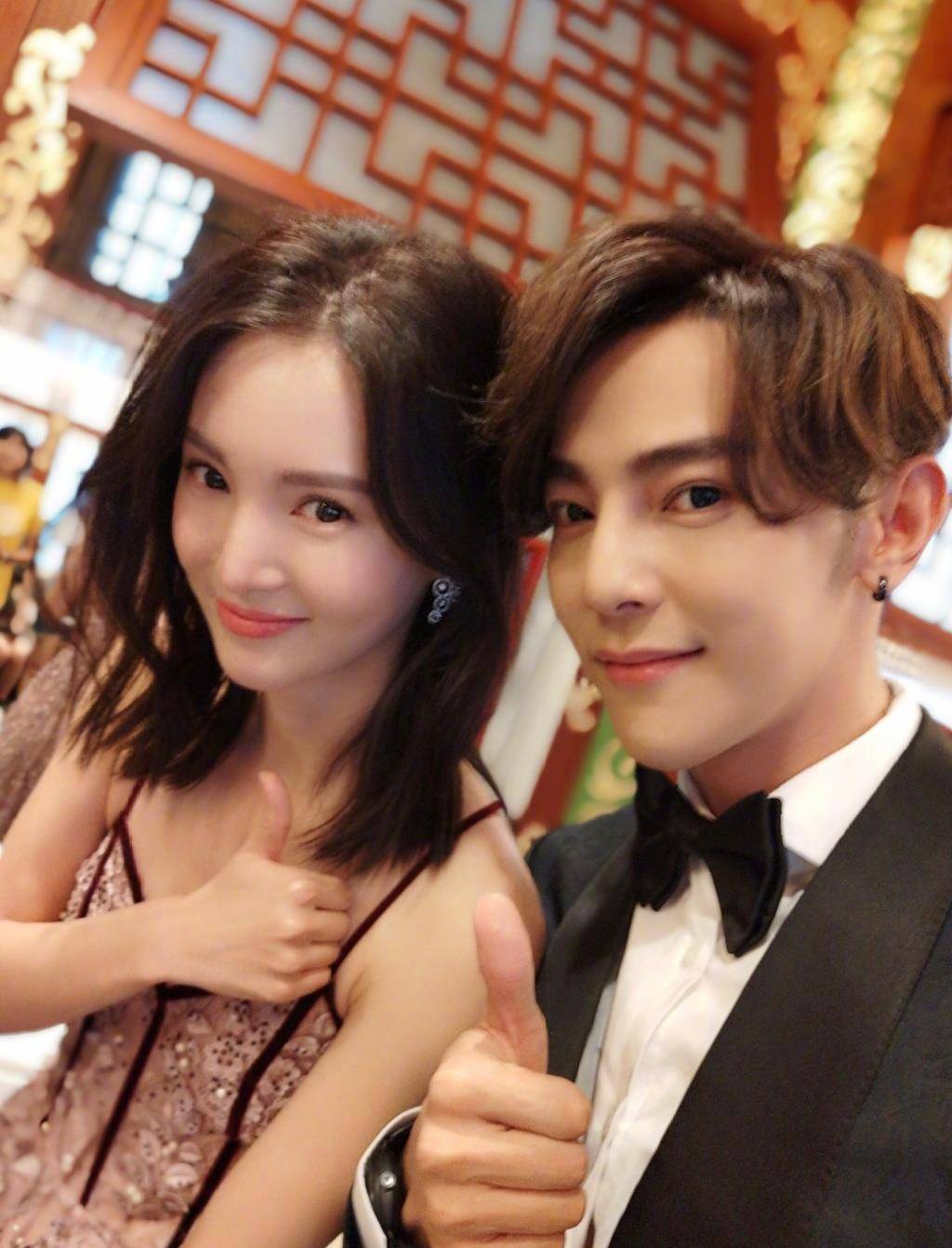 37岁汪东城穿白衬衫27秒老!和可爱的金晨扳手腕,伙计_健身_潮流_发型