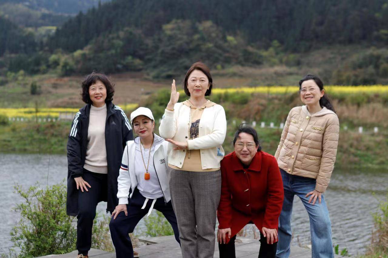 3月19日,笔者数位高中的同学在四川叙永正东镇春游赏花,并在当地农家