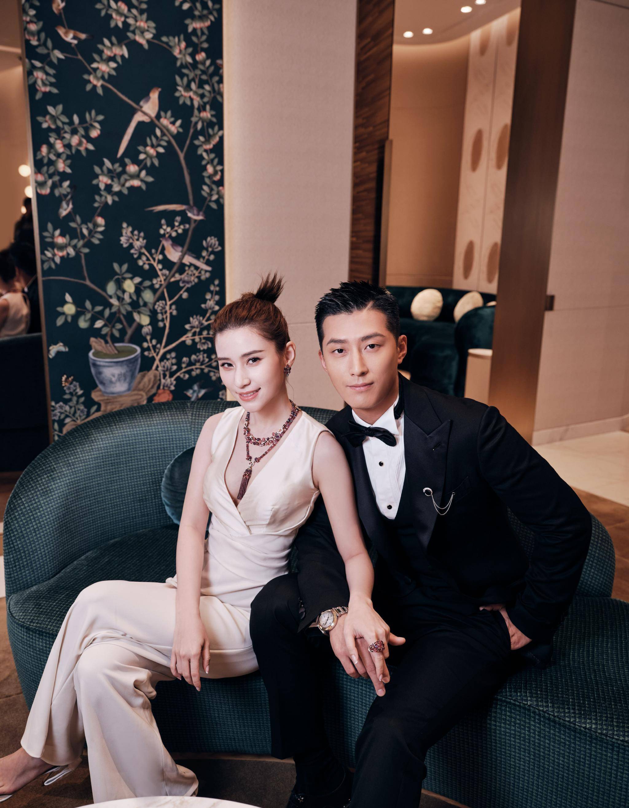 分手后,窦骁和奚梦瑶"嫁"进了同一个豪门,网友戏称:顶楼见_何超莲