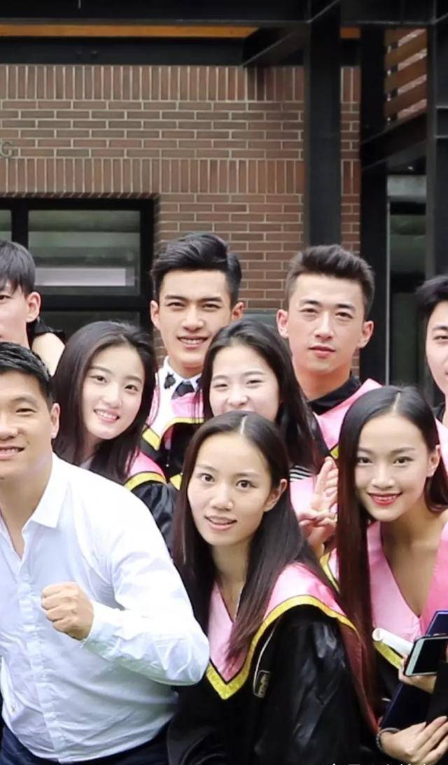 届毕业照,韩东君全班最帅,他边上女生比刘亦菲还美_感觉_张彬彬_北电