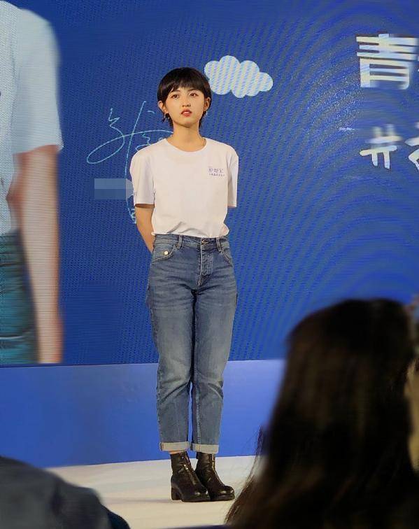 张子枫这是真的胖了,剪完"短发"脸大一圈,生图下的腿一言难尽_活动