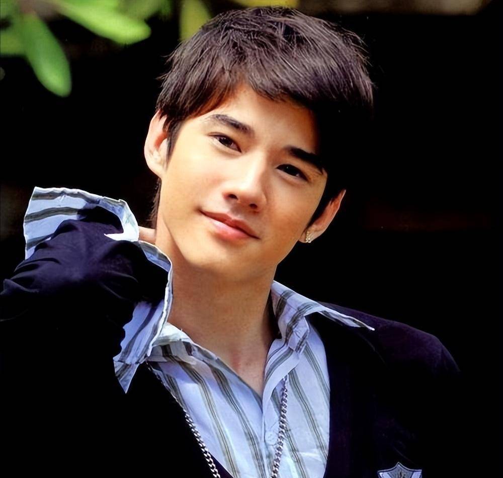 亚洲男星领军人物近期照片走红,网友纷纷评论:圆脸,大屁股,该减肥了!