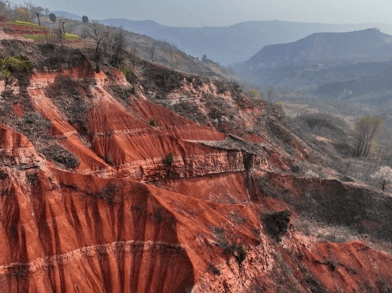 航拍陕西蓝田丹霞地貌 沟壑纵横壮观震撼-搜狐大视野-搜狐新闻
