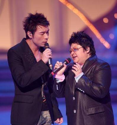 许志安被爆与韩红街头热吻,遭嘲讽"不挑食",两人究竟是何关系_郑秀文