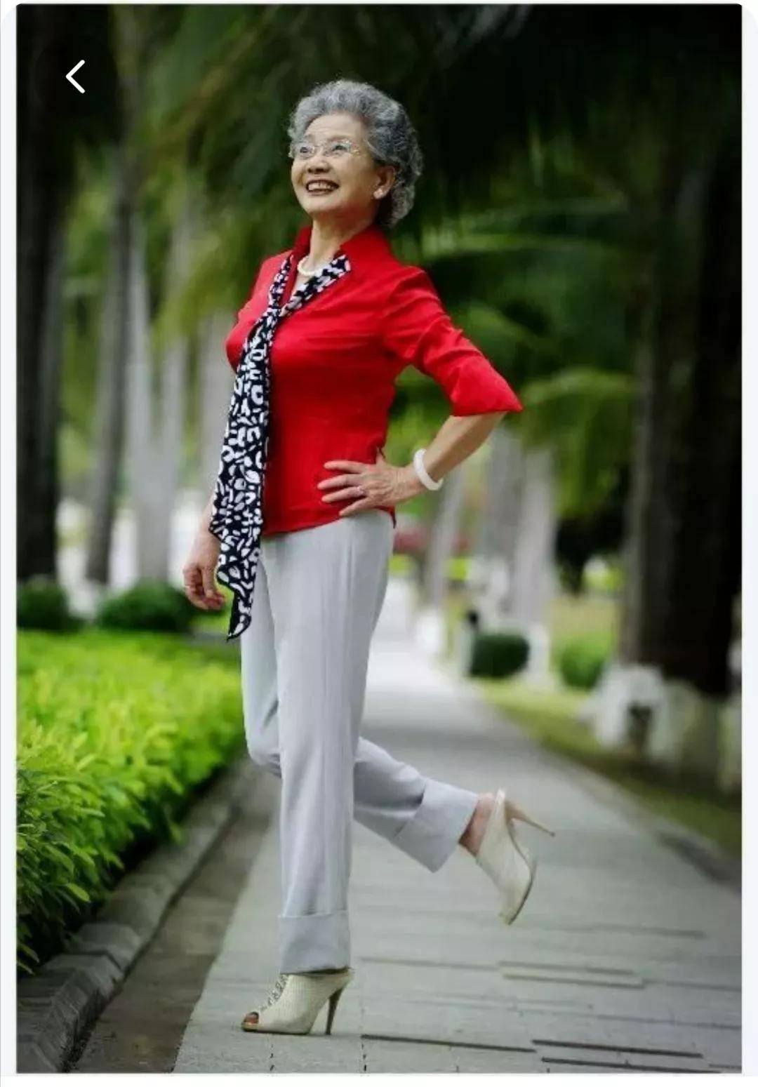 盛瑞玲,山东人,1930年出生,今年92岁,平平凡凡大半生,却在她70岁时