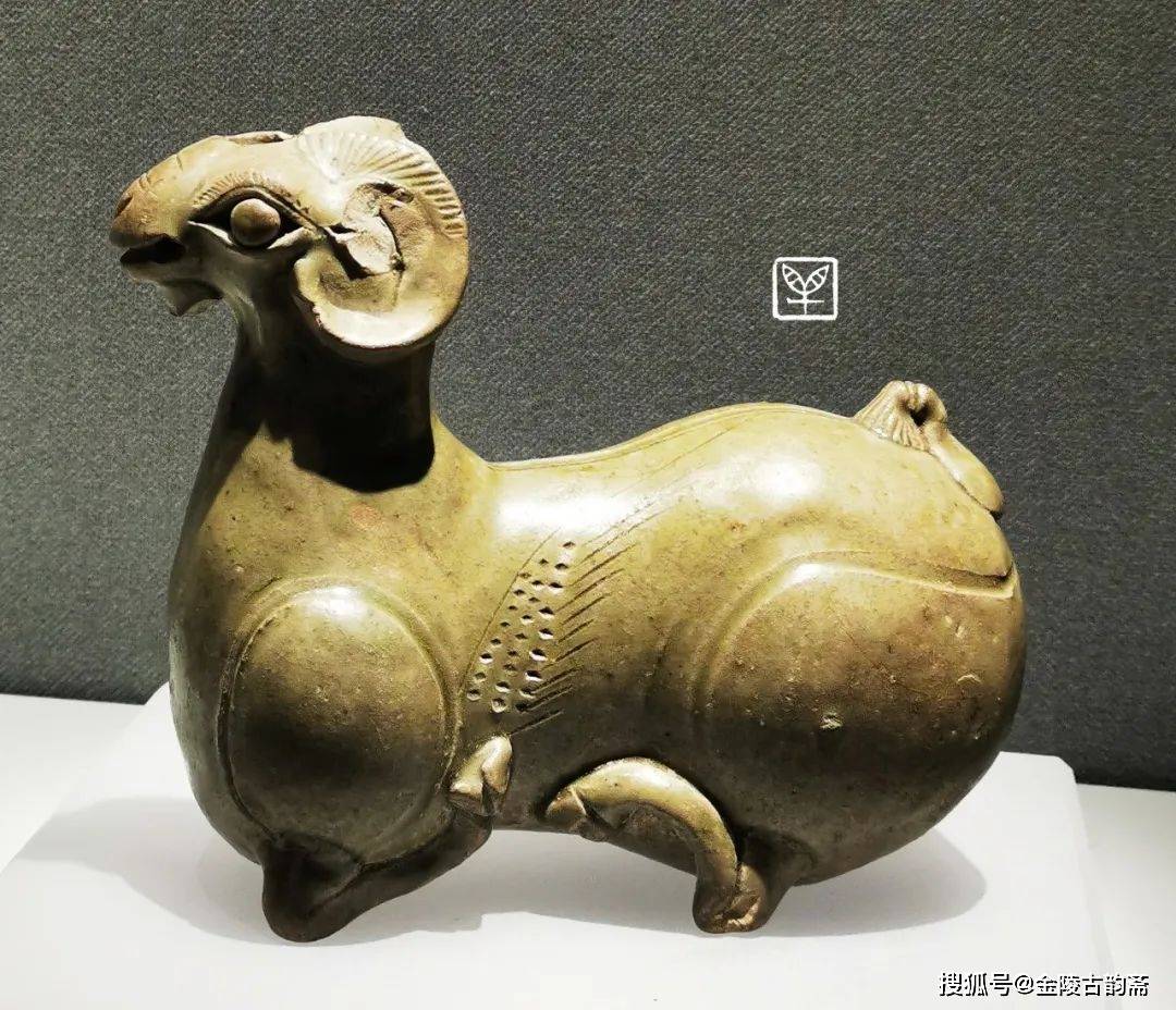 紹興越國文化博物館藏長13cm 高9cm西晉 越窯神獸尊上虞博物館藏三國