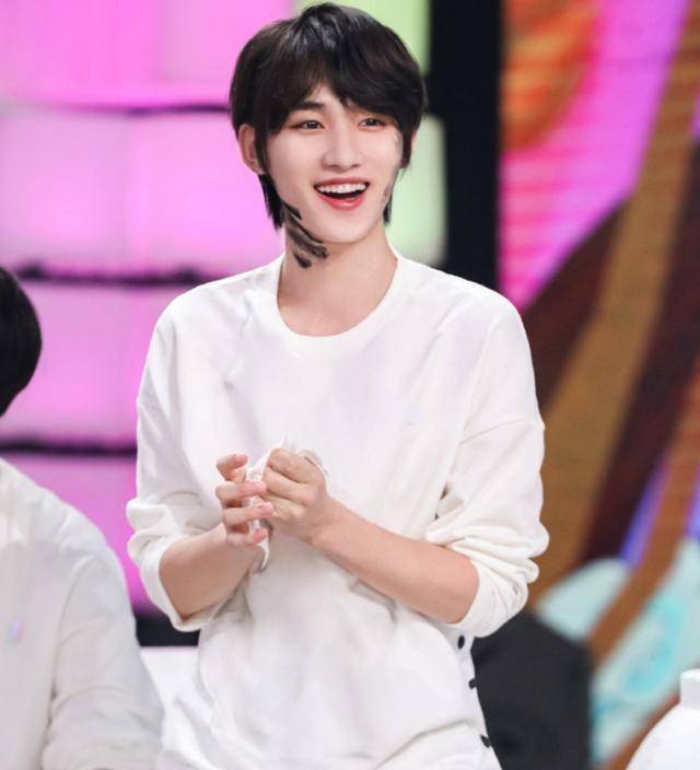 丁程鑫发文回应加盟快本争议,感谢观众的包容,会继续充实自己_何炅_前