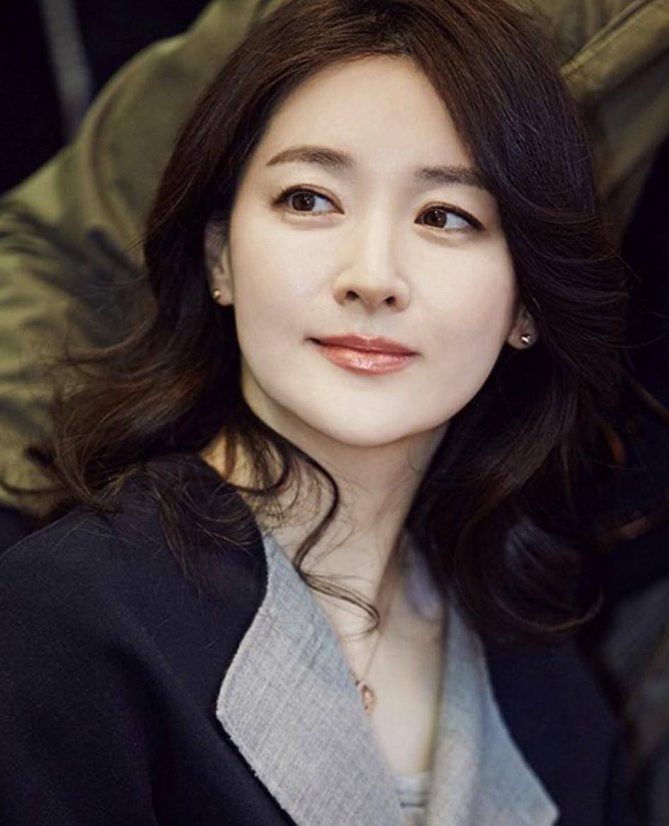 她是韩流女神始祖,49岁仍保持氧气美女之姿_李英爱_实力_气质