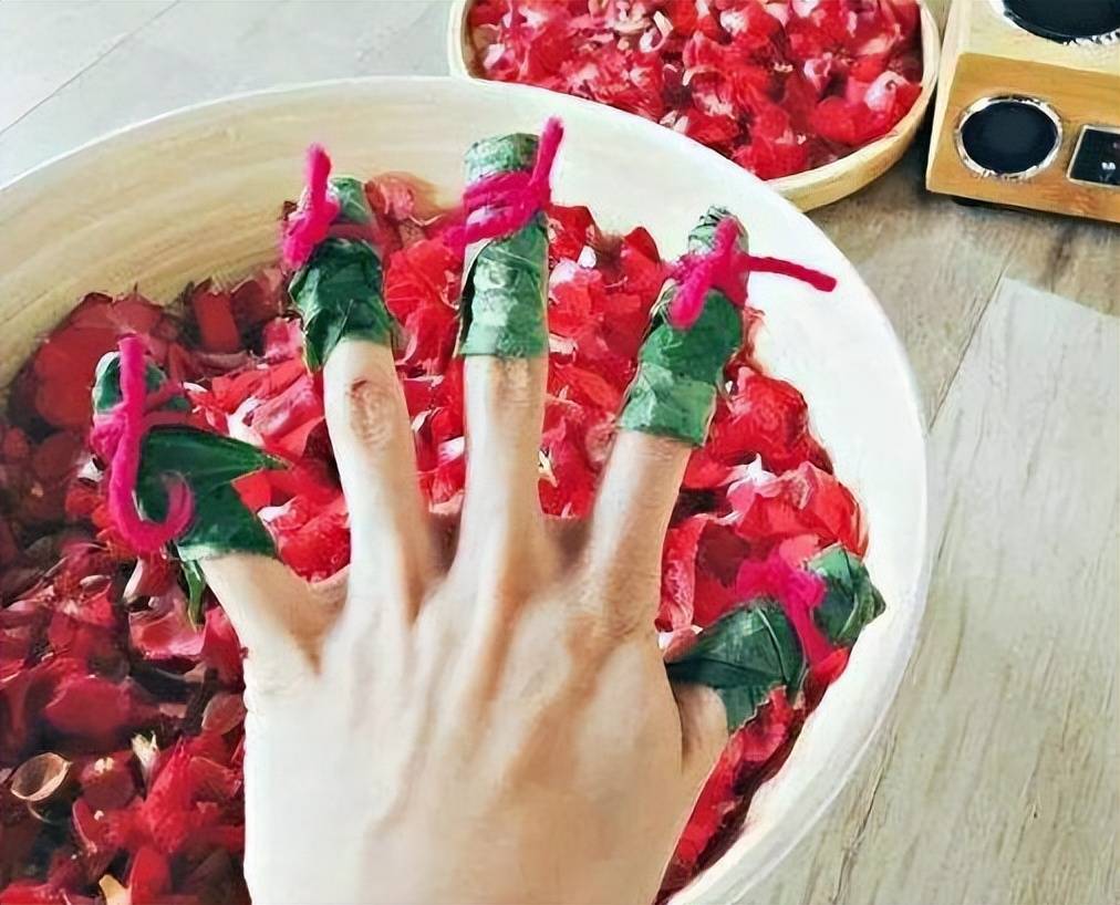 乡下常见的野花,古时候用来染指甲,还是"灰指甲"人群的福音_凤仙花