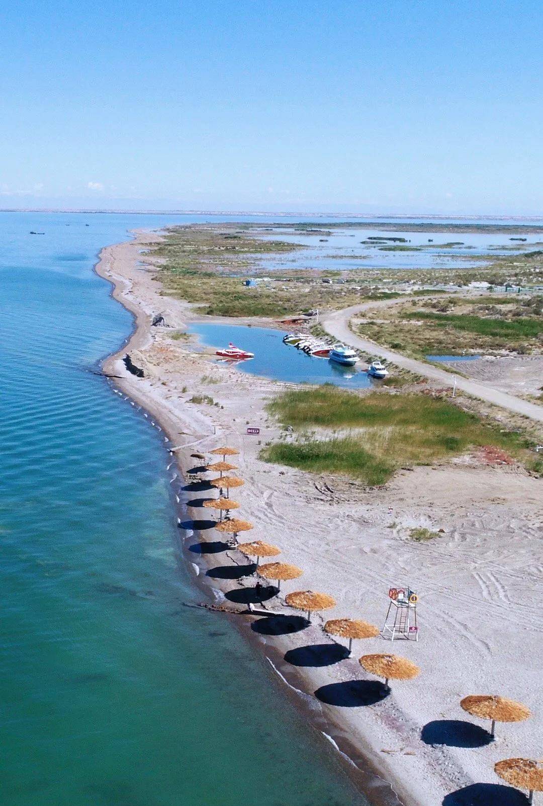 新疆也有黄金海岸,乌伦古湖也叫福海,布伦托海,有银白色的沙滩_游客