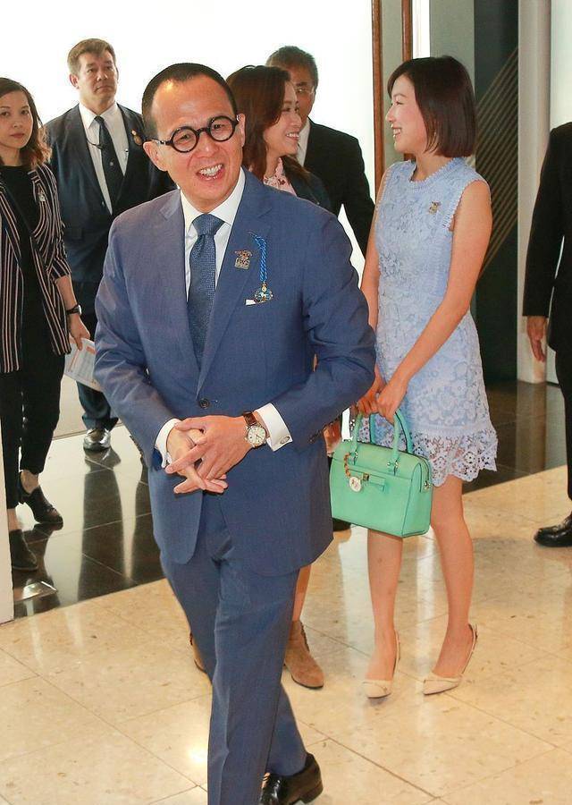 李泽楷新欢郭嘉文频晒奢华照,被指拿5000万是丫鬟,与梁洛施差太远