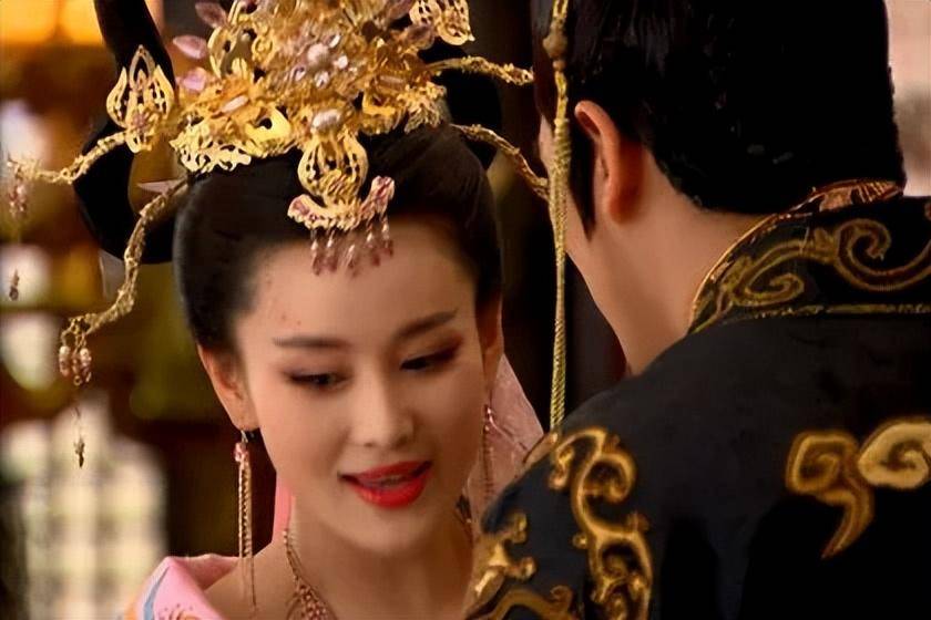 好家伙,"美人计"不是谁都能演,虎背熊腰勾引人,画面不忍直视_张馨予