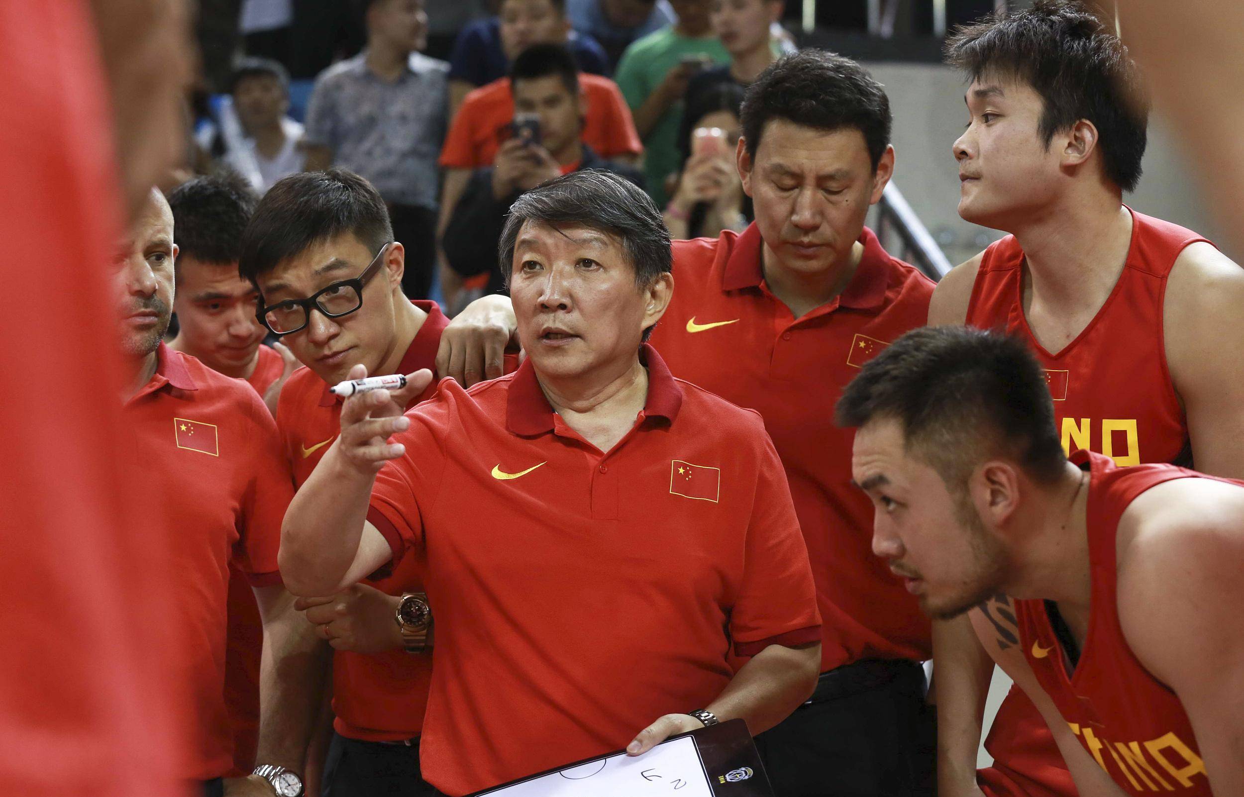 宫鲁鸣:男篮主场哨肯定有,澳洲教练要求中国男篮不靠裁判赢球_中国