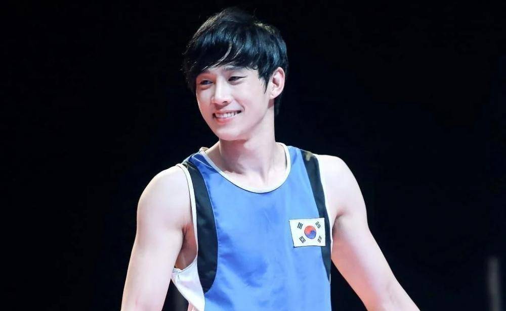 《黑暗荣耀》朴成勋当话剧演员的时候奶白!