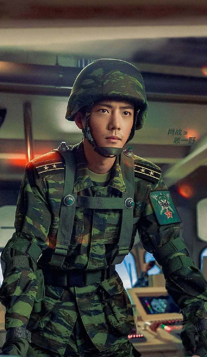 10男星演军特警!