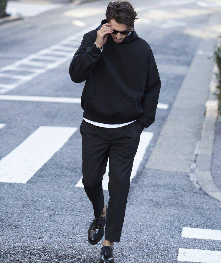 男士最容易学会的极简风穿搭,黑白色调干净清爽,不缺时髦气质