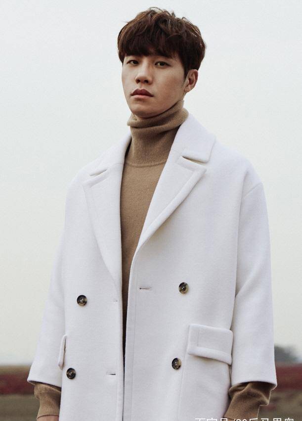 他是防弹少年团的师兄,也是bighit方时赫签下的第一位歌手_李贤_eight