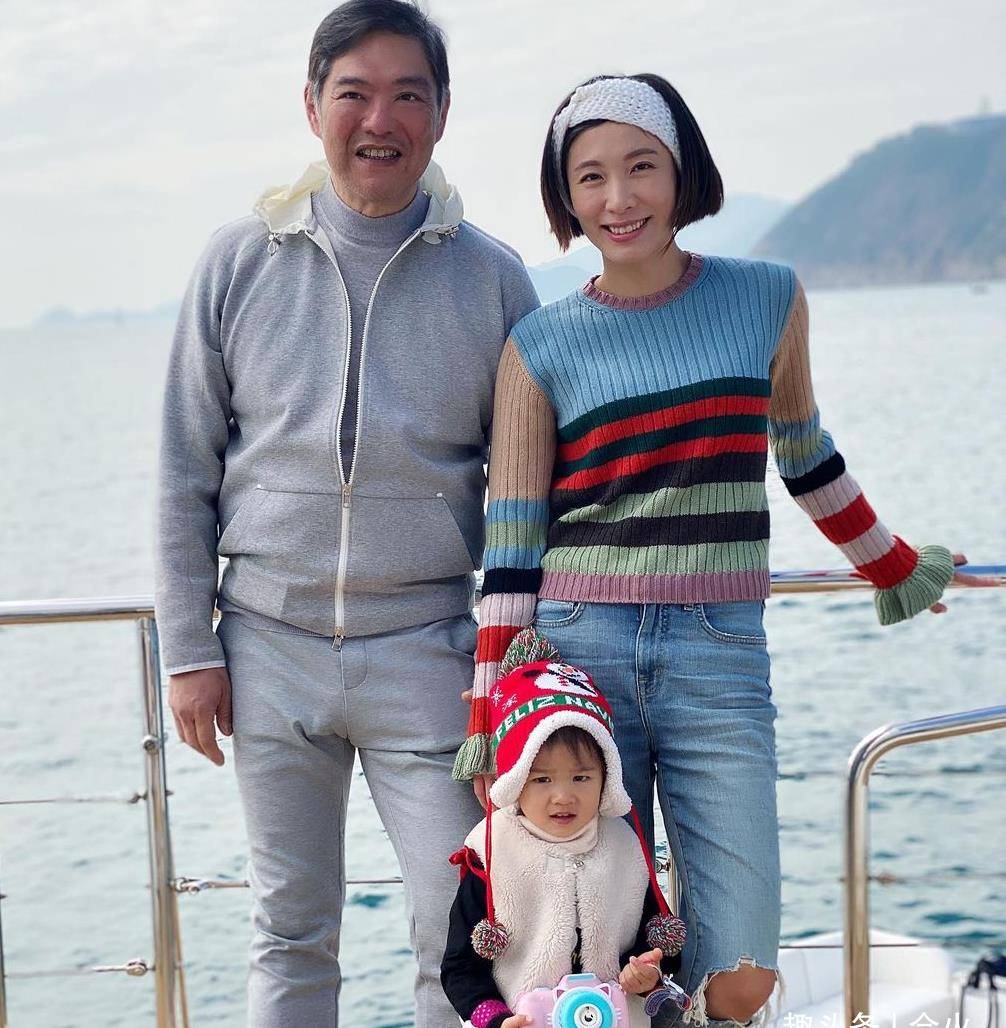 嫁给大25岁富豪,和老公二女儿同岁_李美慧_曾文豪_因为