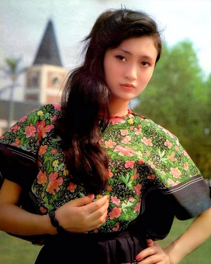 像《燕子李三》中的侠女李云馨,《白发魔女》中狠辣的红花母,林芳兵