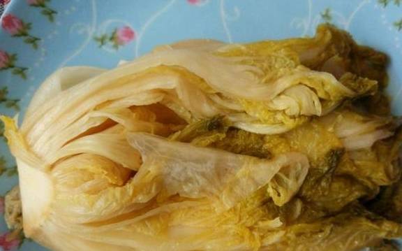 在家腌制酸菜不能只会加盐、多加一点“它”、酸菜更入味
