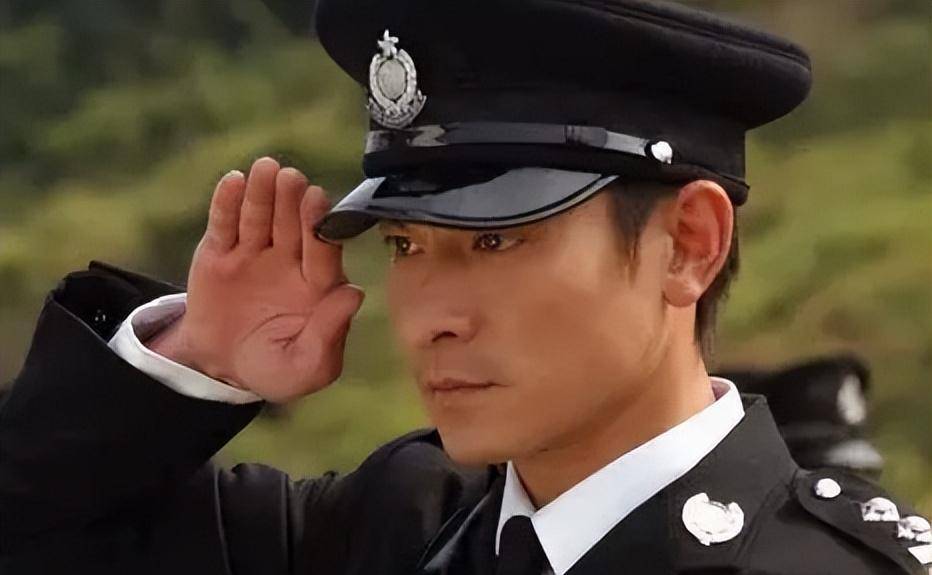 中国式警服预示着国家的政治文化符号,进入文化认同的共生期_香港