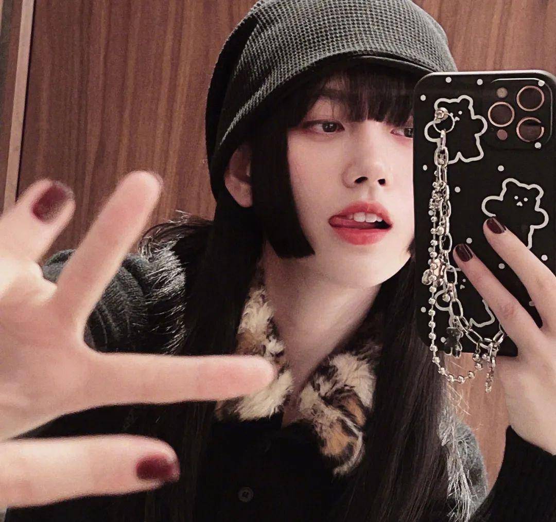 lisa的公主切好酷,她的漫画感又升级了!_发型_刘海_造型