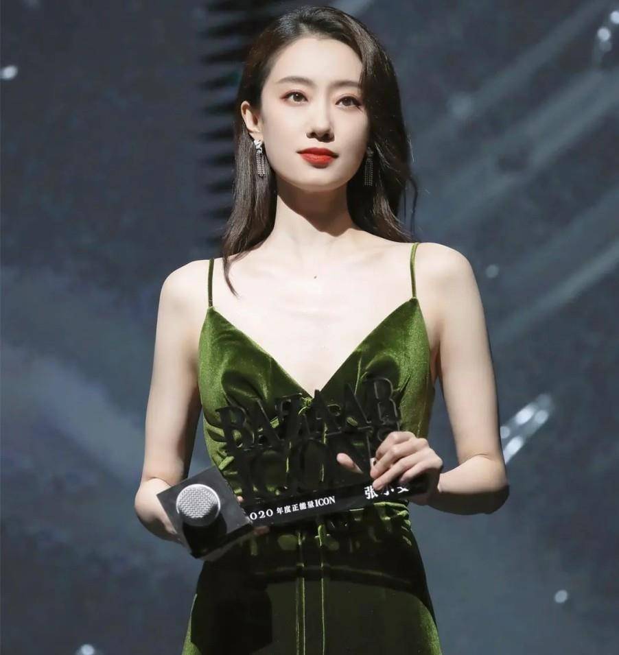 张小斐晒出11张近照!