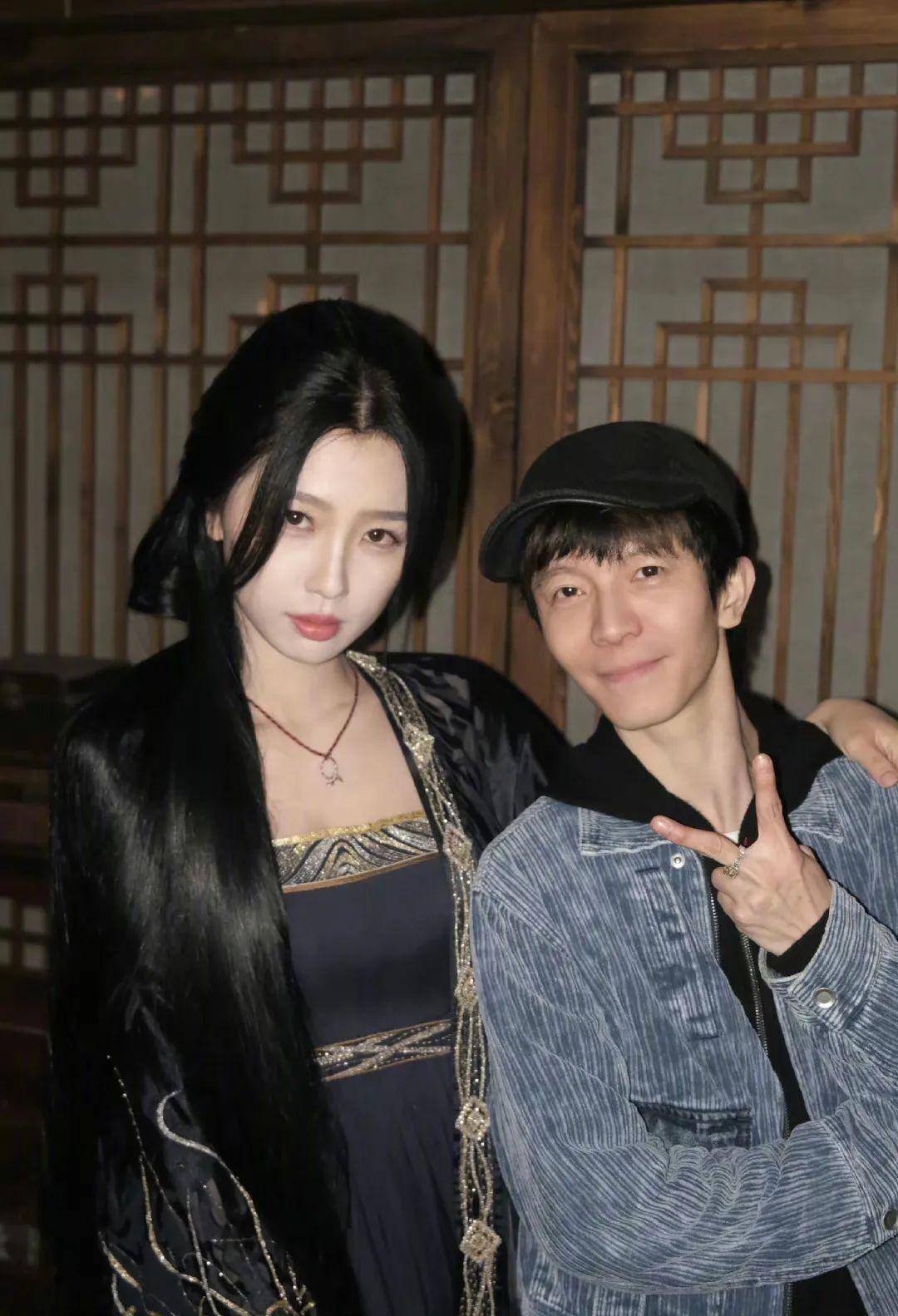 胖冰,白鹿张凌赫,郭敬明虞书欣,孔雪儿,白客_郑渊洁_素人_男友