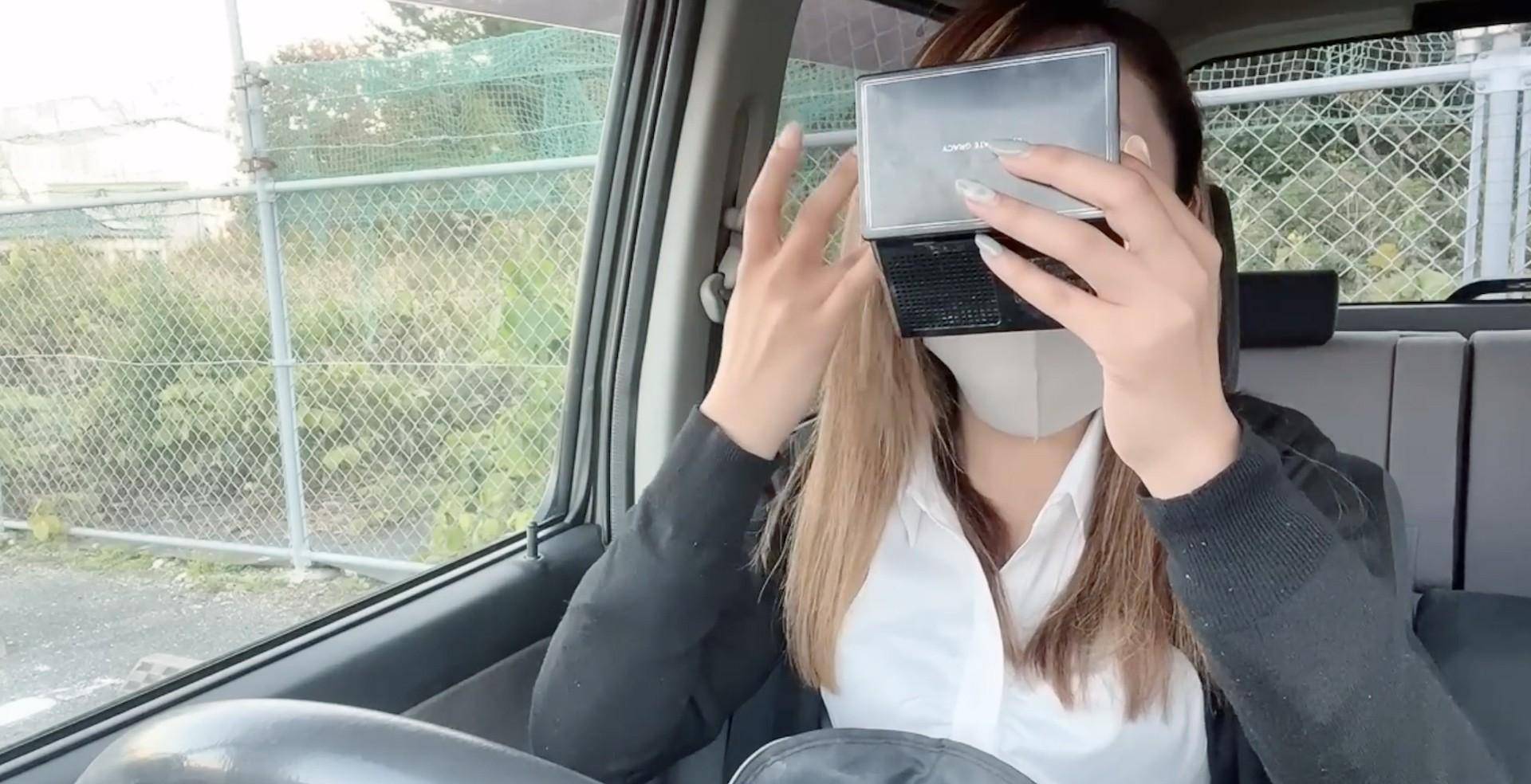 早上6点半,小丽早早地起床了,先来个快手早餐,简单洗漱一下,换上正经