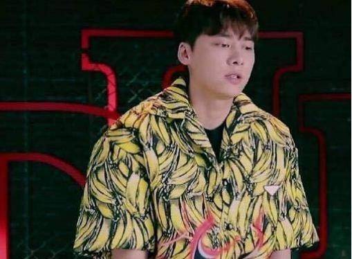 李易峰变胖了,肿得像个发面馒头,但看到他的衣服时我就懵圈了!