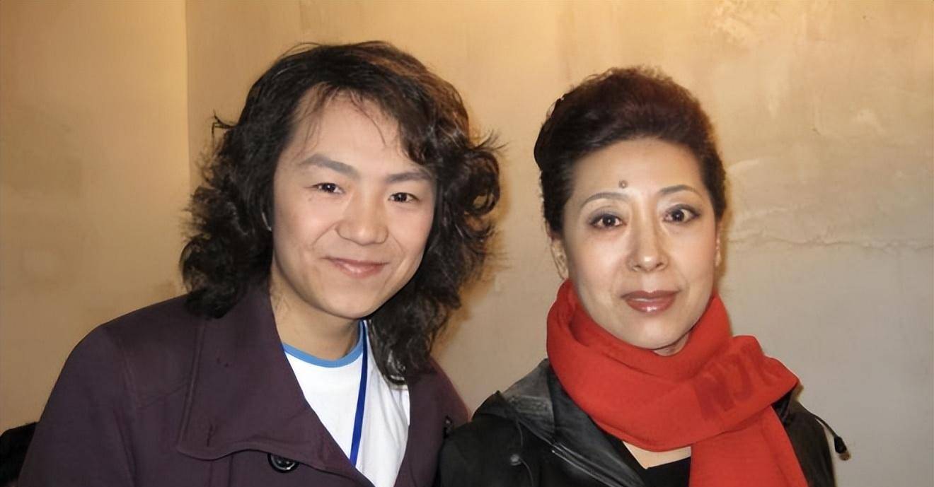 "国家一级演员"关牧村:与王星军离婚后,44岁携子嫁高官,今怎样了_弟弟