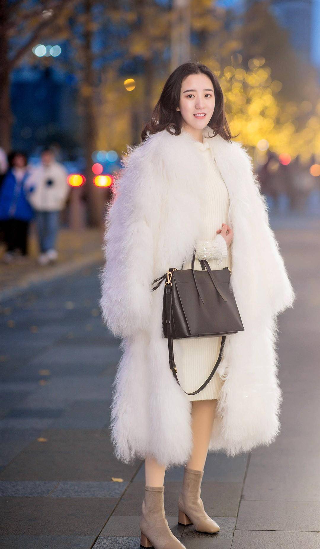 冬季既暖和又美丽的皮草大衣,让美女穿出了时尚的氛围感_感觉_白色