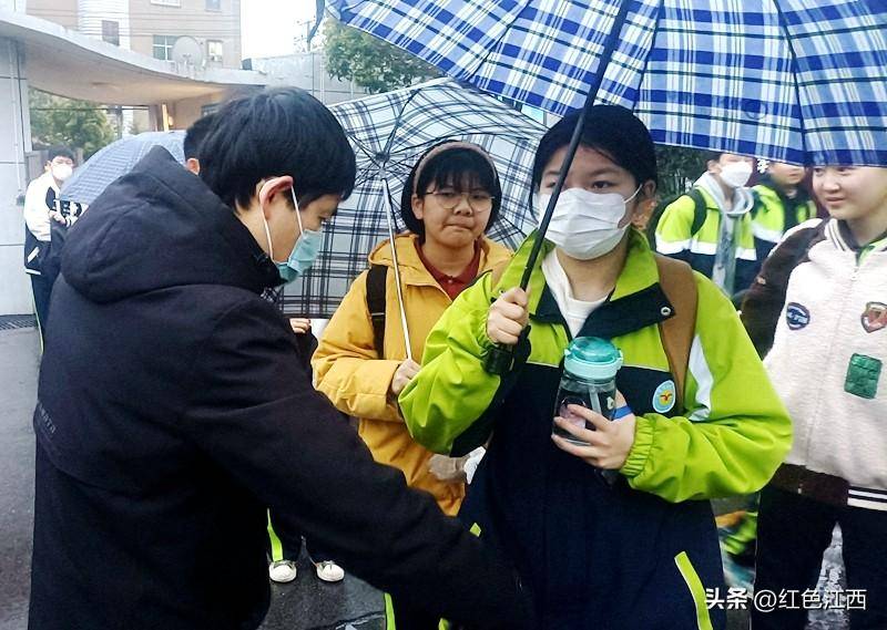 「校园管理」瑞昌市第四中学开展学生手机清缴活动_检查_进行_方式
