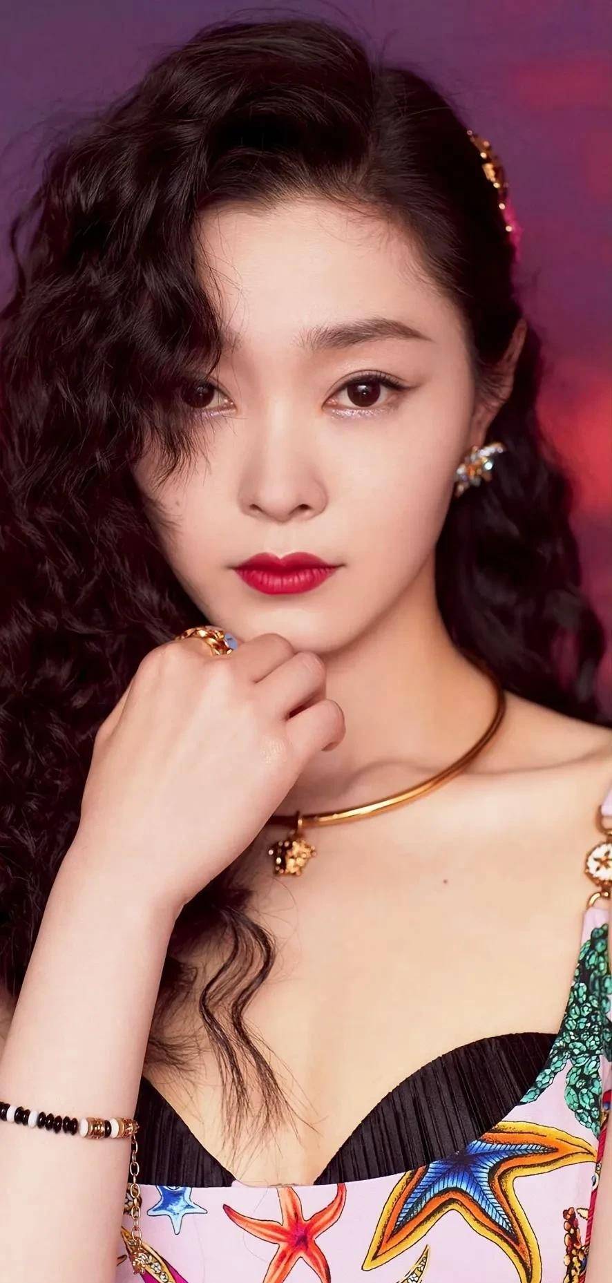 宋轶惊艳绝美写真,肤白貌美,妩媚逼人,简直美翻了